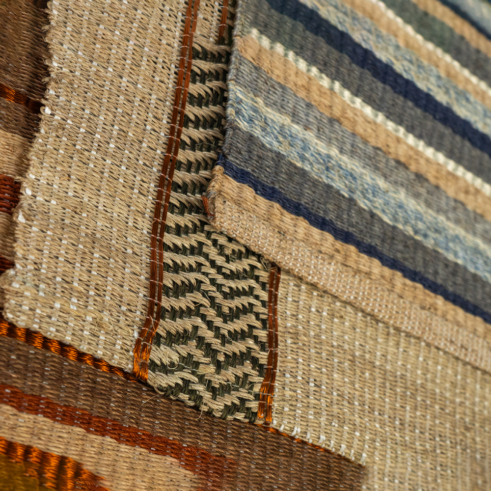 Metallic thread placemats image 0