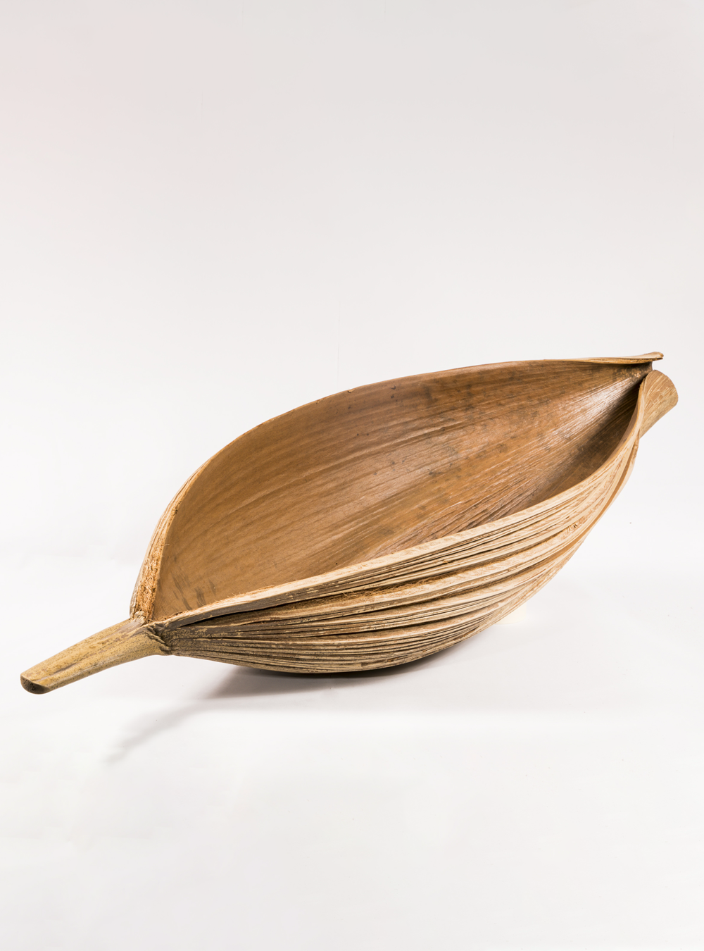 Inaya palm leaf basket handcrafted in Colombia