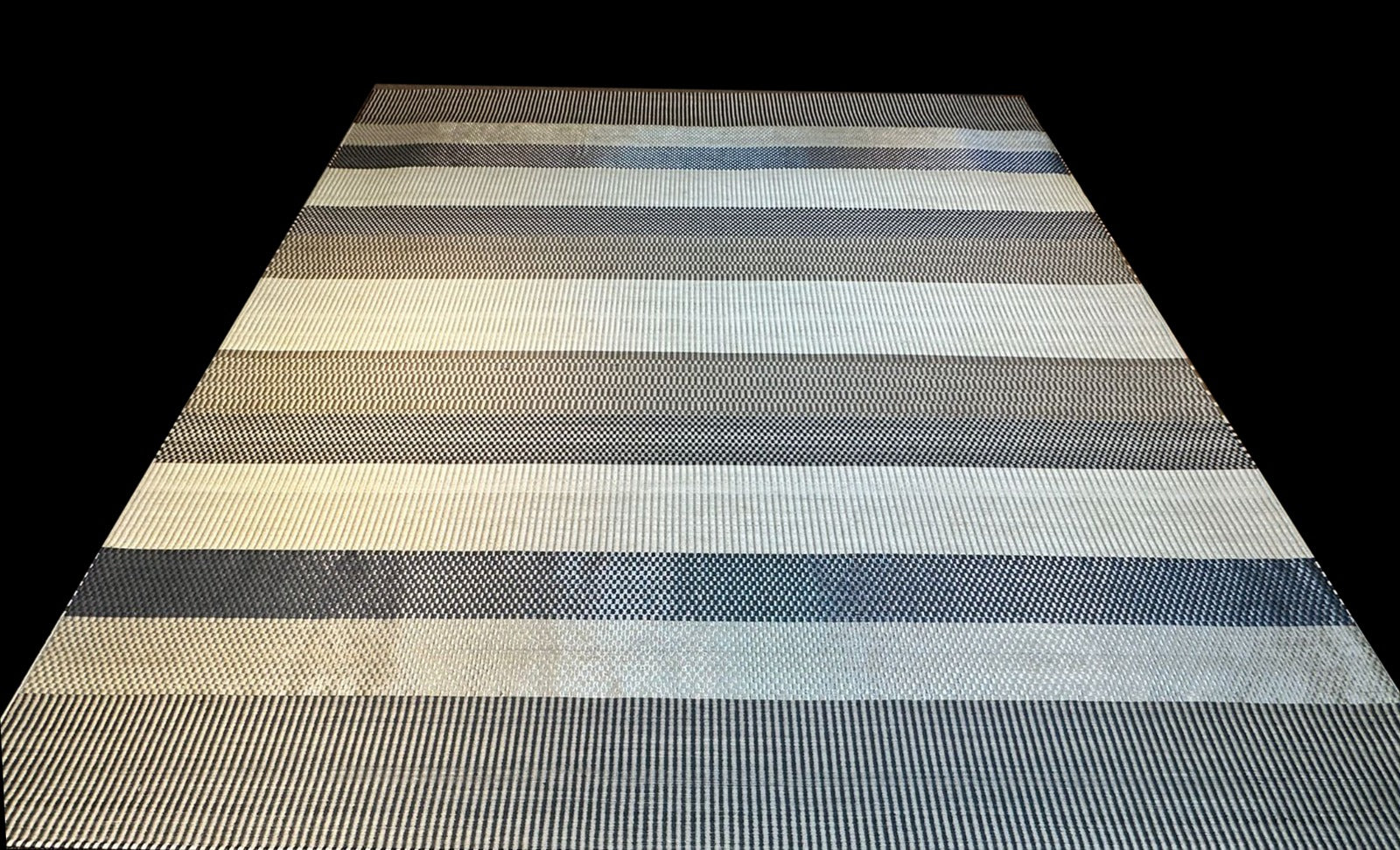 Katünaa handwoven rug with fine metallic copper and natural fiber — close-up of woven texture showing matte fiber and soft bronze thread reflection