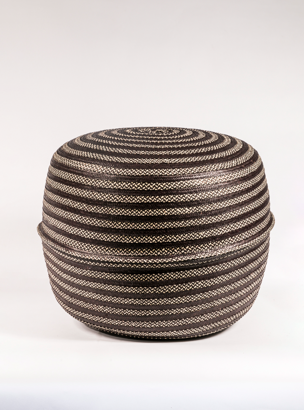 Cylindrical caña flecha puff image 2